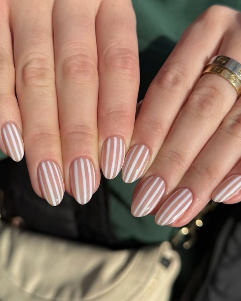 unhas brancas decoradas