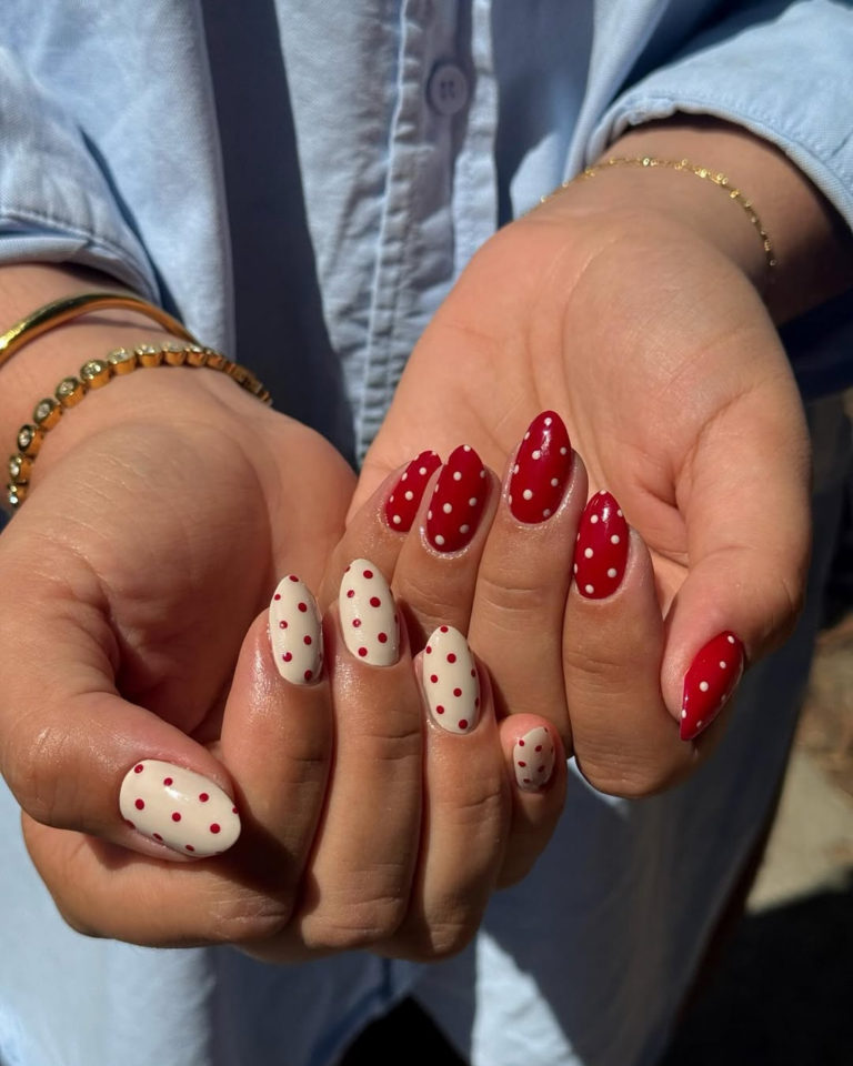 unhas vermelhas decoradas