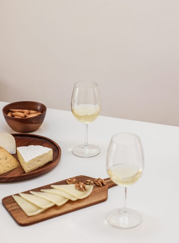 Para acertar no brinde: especialista indica 5 vinhos brancos bons e baratos