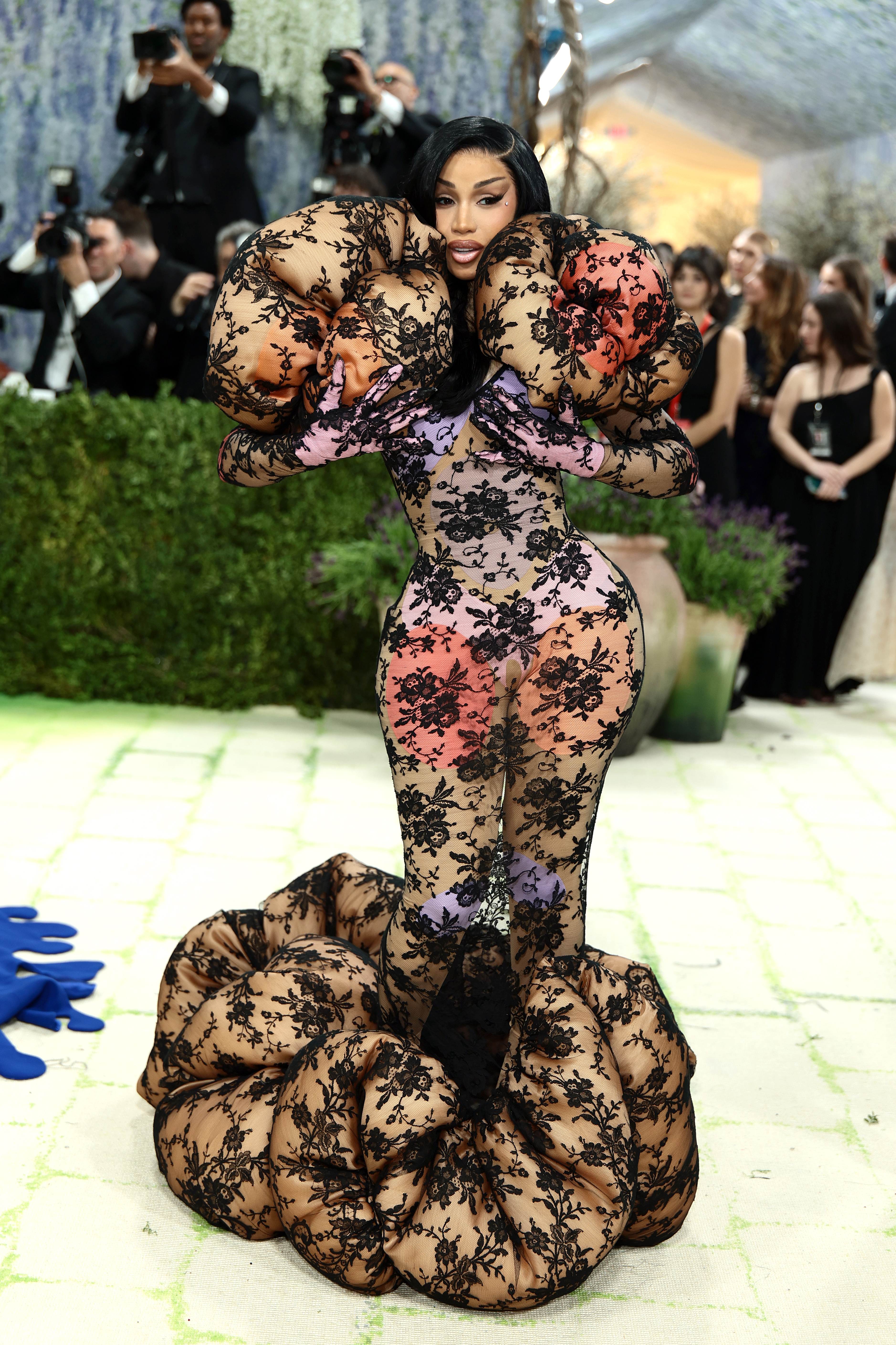 looks do met gala: cardi b