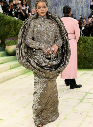 looks do met gala: rihanna