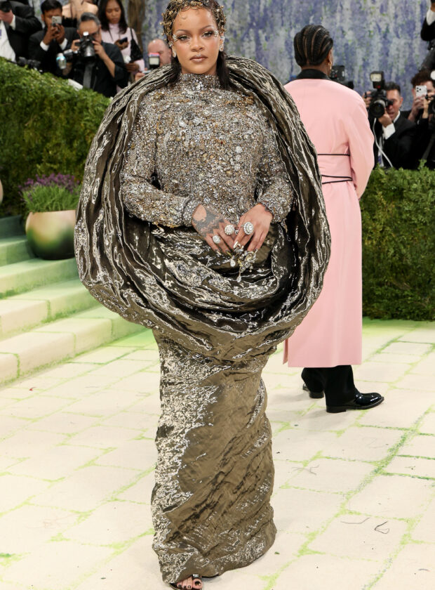 looks do met gala: rihanna