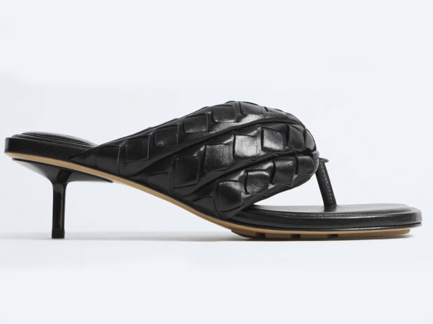 Sandalias confortaveis e elegantes 11mai26 Bottega Veneta