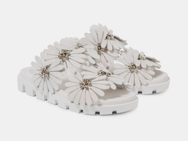 Sandalias confortaveis e elegantes 11mai26 Christian Louboutin