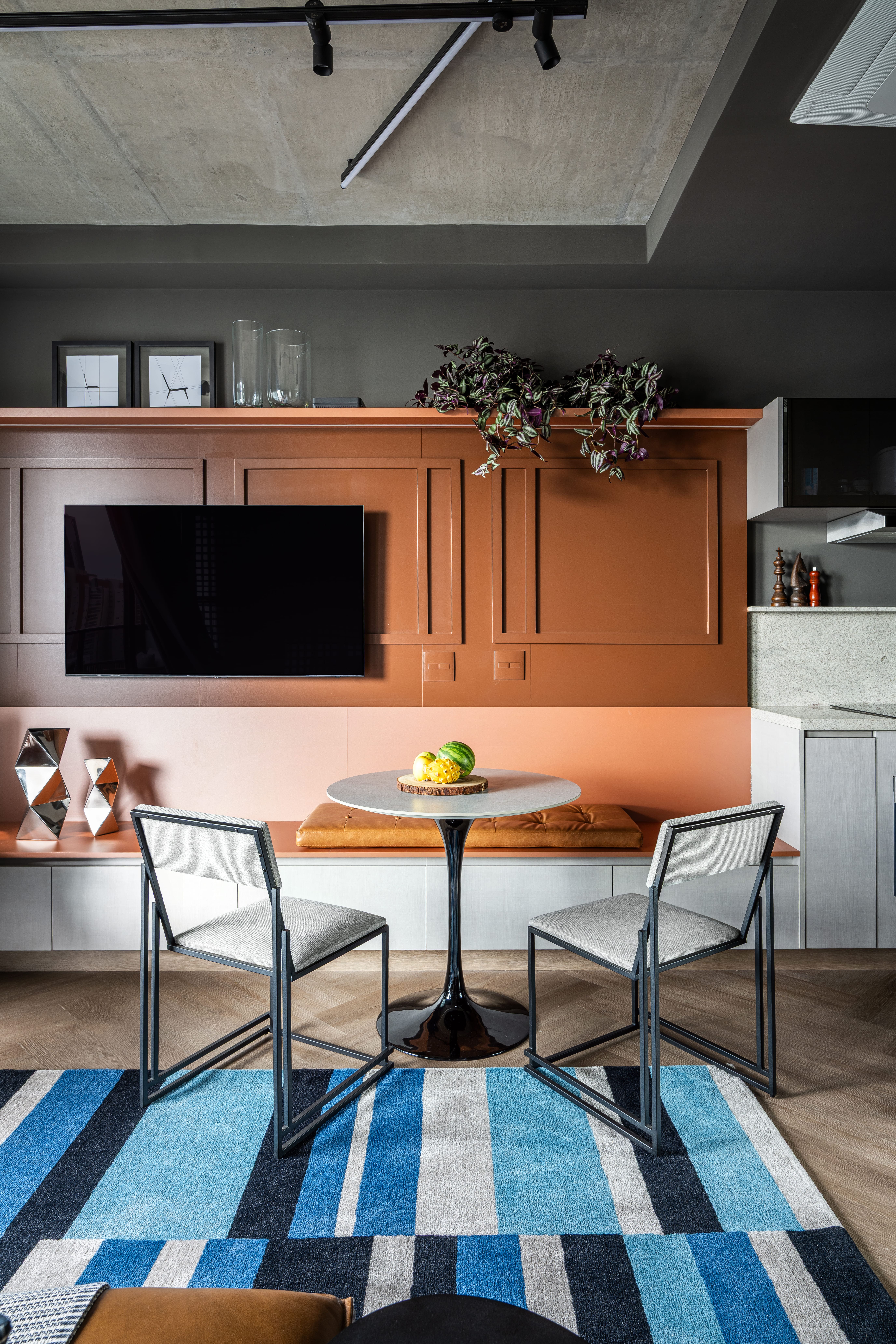 Cores e iluminação: 7 truques que otimizam o espaço de apartamentos pequenos
