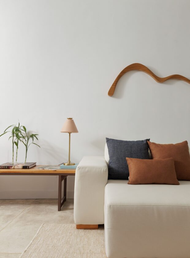 Cores e iluminação: 7 truques que otimizam o espaço de apartamentos pequenos