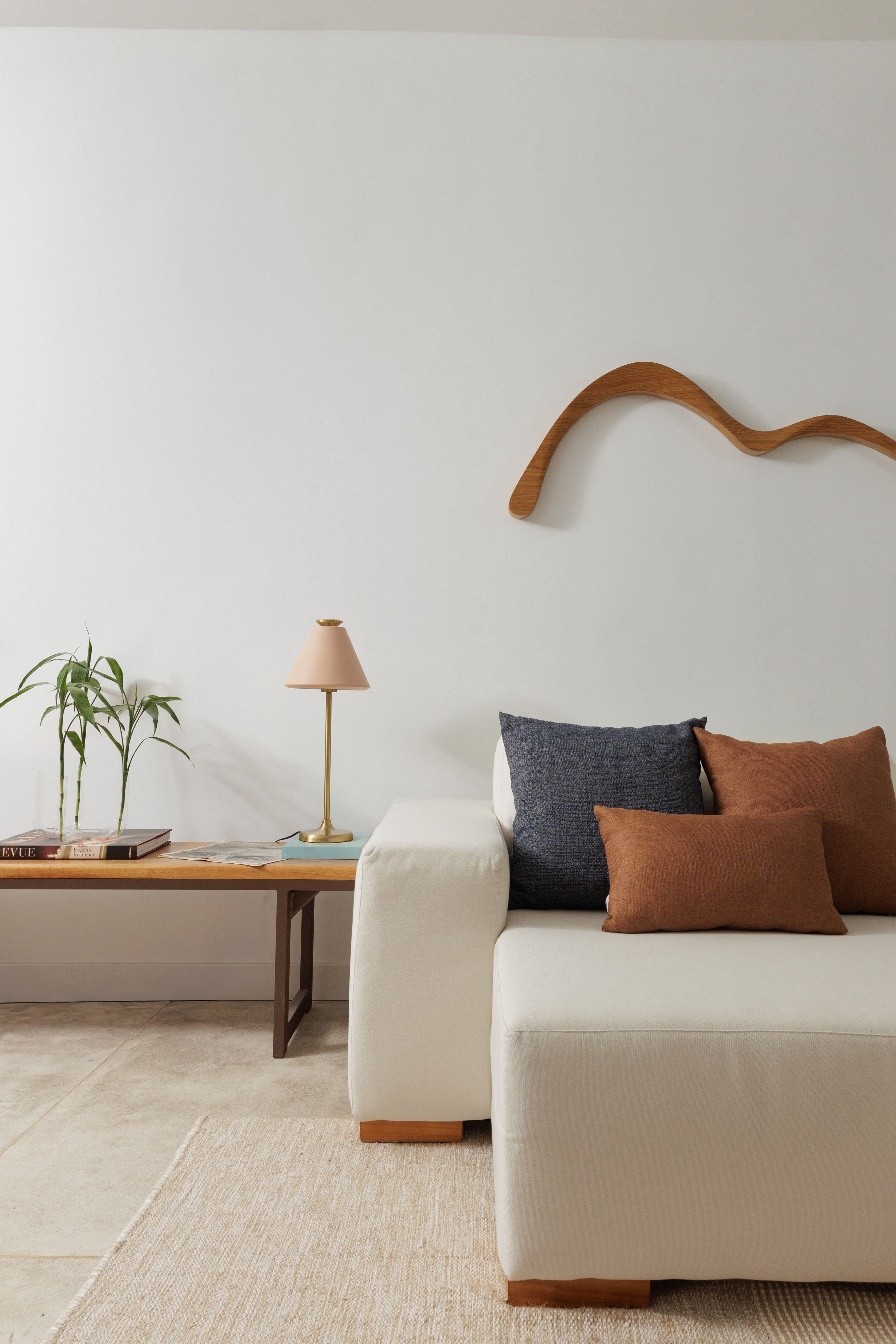 Cores e iluminação: 7 truques que otimizam o espaço de apartamentos pequenos