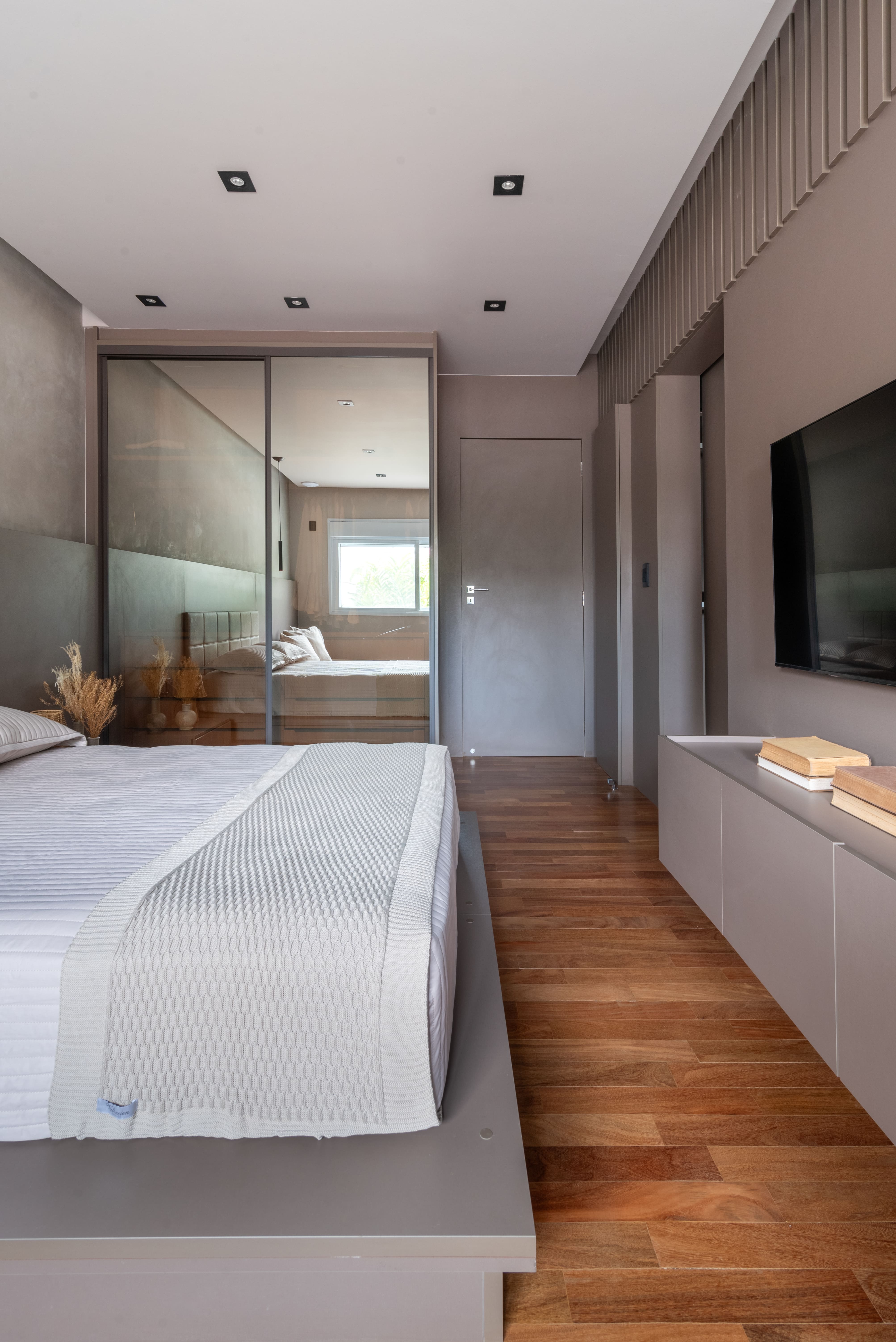 4 inspirações de armários para o quarto que ajudam na organização