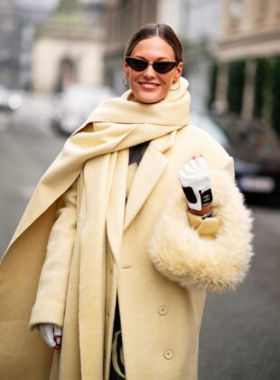 1 acessório, 5 jeitos de usar: o cachecol é a escolha para sair do óbvio no look de inverno cachecol é o acessório para o inverno 2026