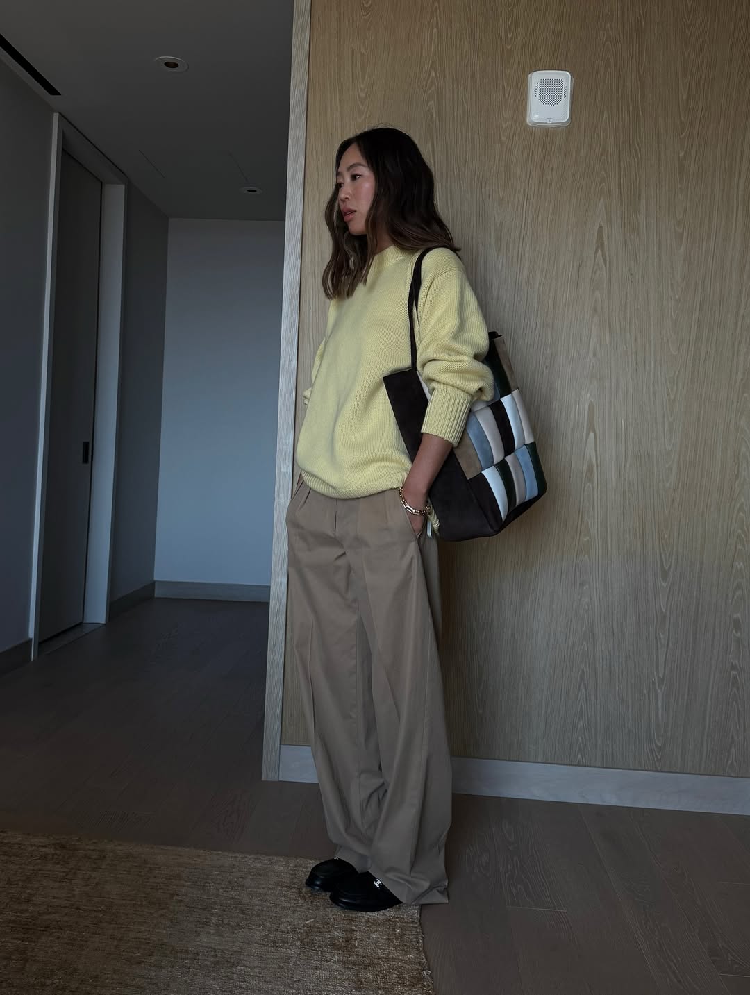 5 jeitos de garantir produções estilosas com a calça cáqui feminina look com calça cáqui feminina