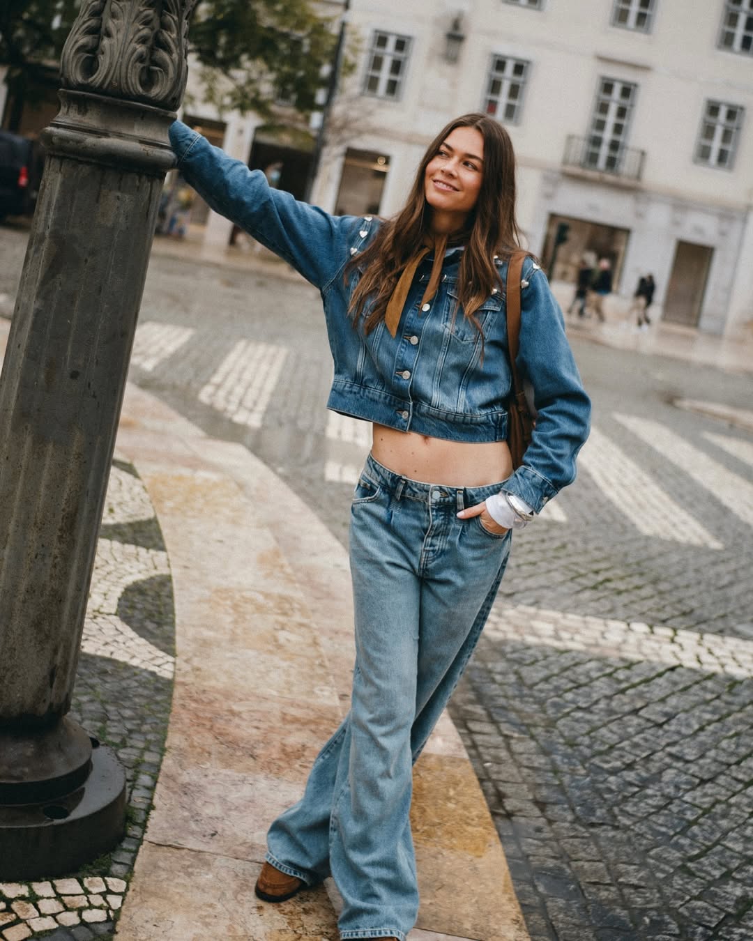 look com calça jeans de cintura baixa