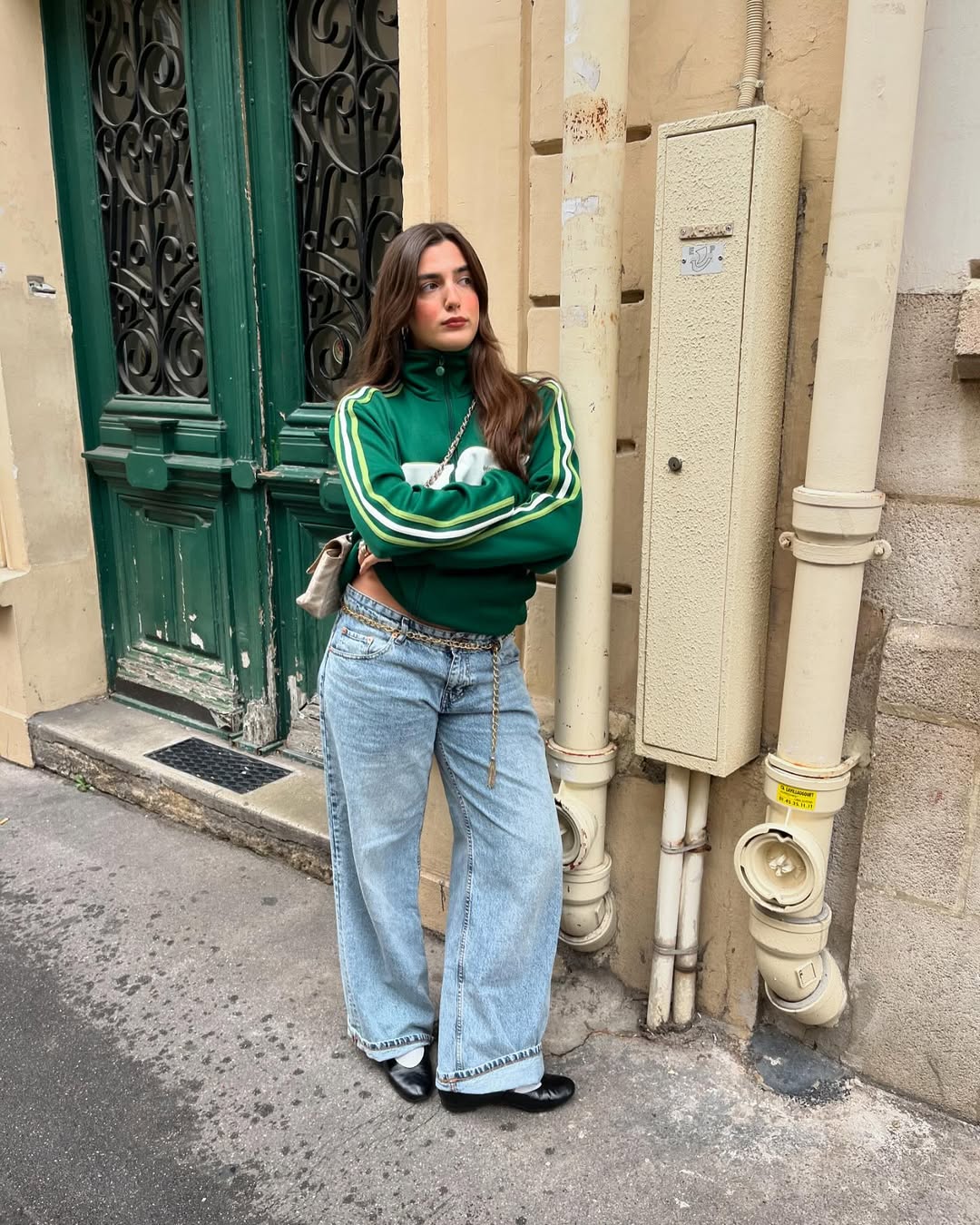 look com calça jeans de cintura baixa