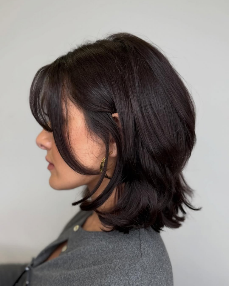 Corte butterfly ou bob? Os dois! Este cabelo curto em camadas é o hit do momento corte butterfly