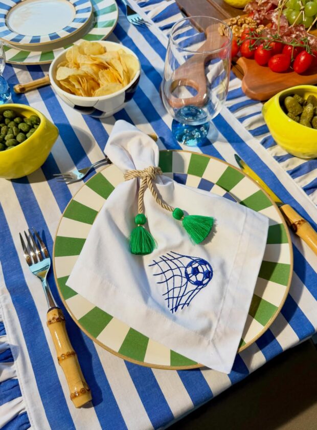 Vai receber em casa? 5 jeitos de adotar a decoração para a Copa do Mundo – da louça aos enfeites