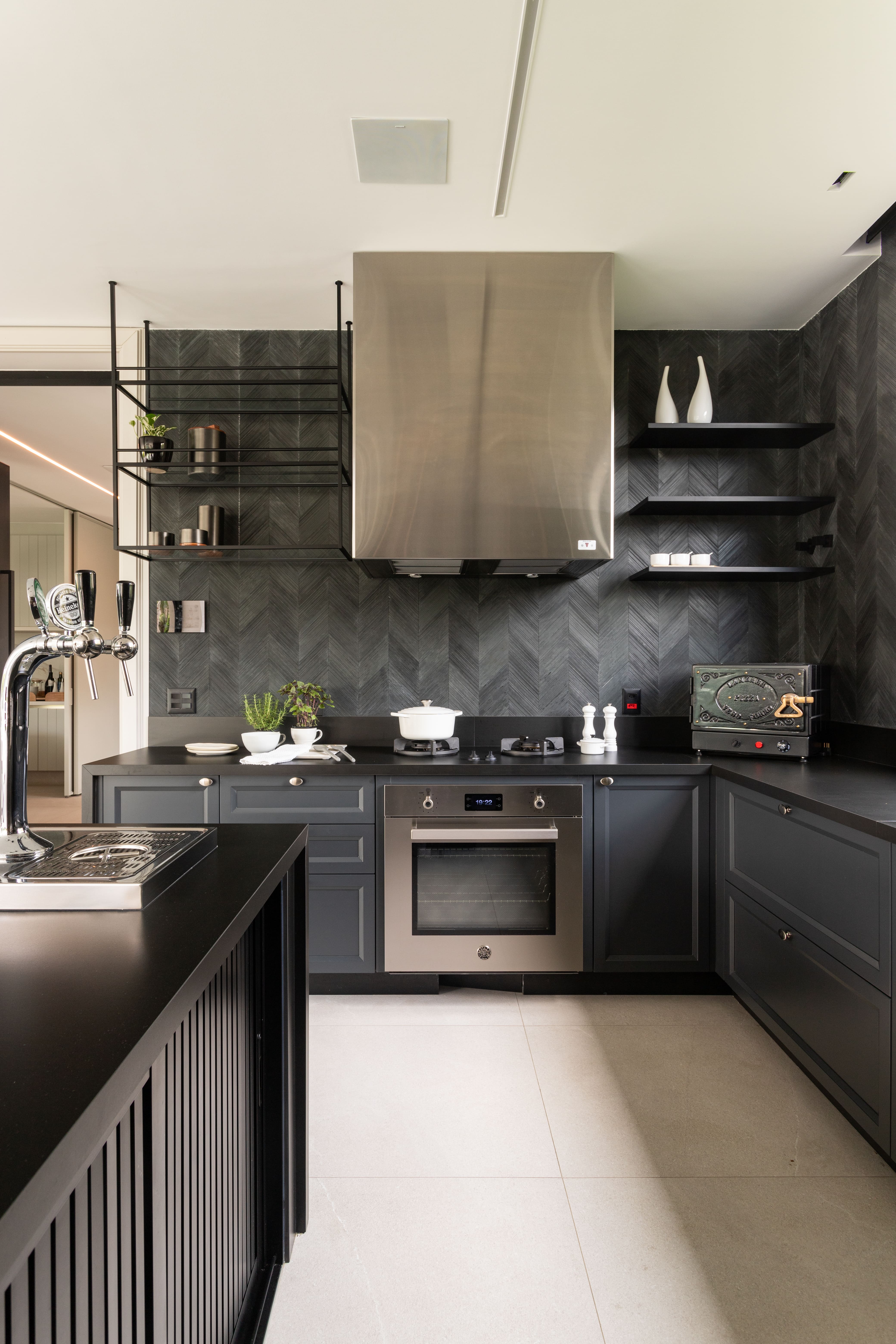 Aço inox na cozinha é a tendência de decoração da vez Aço inox na cozinha é a tendência de decoração da vez