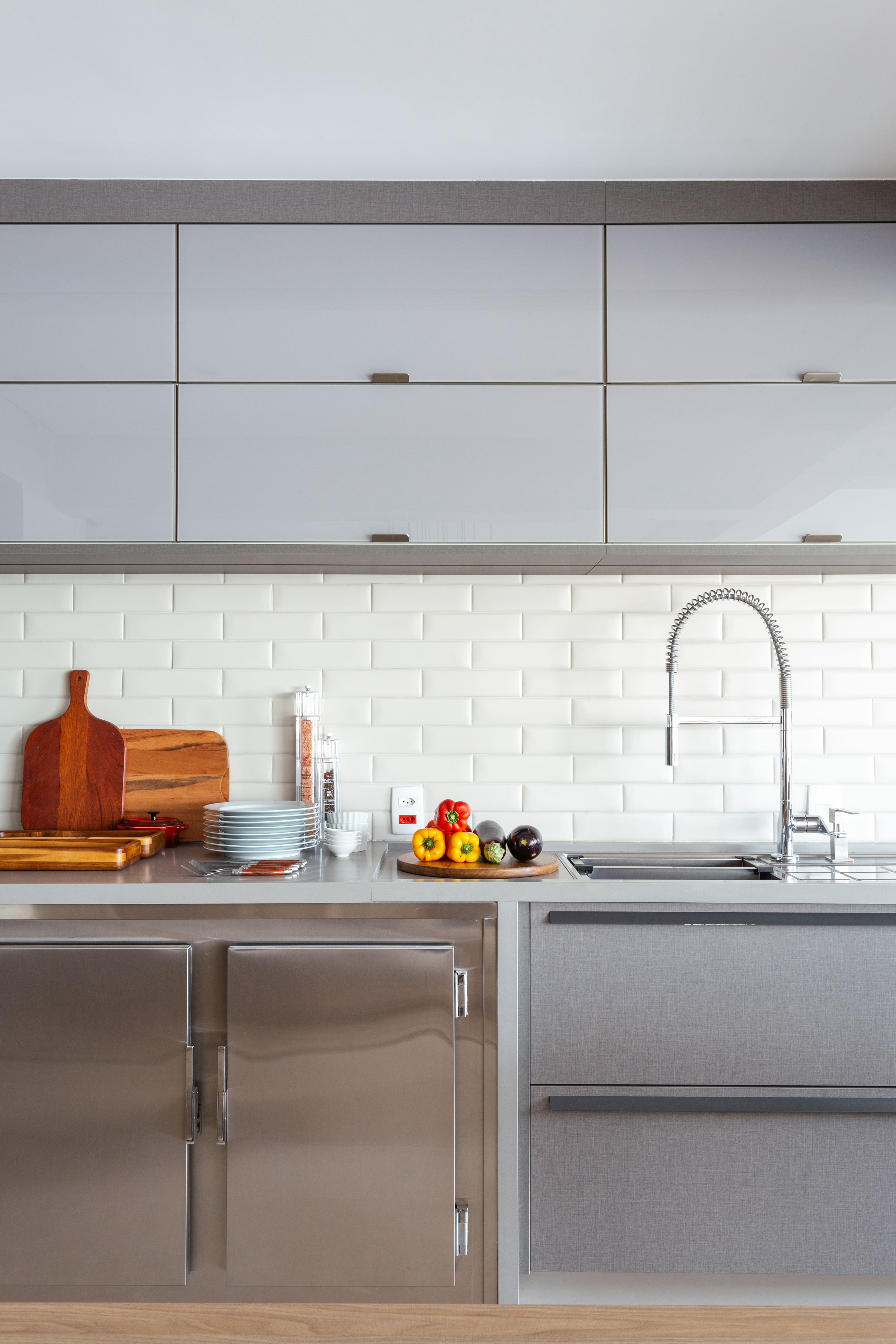 Aço inox na cozinha é a tendência de decoração da vez Aço inox na cozinha é a tendência de decoração da vez