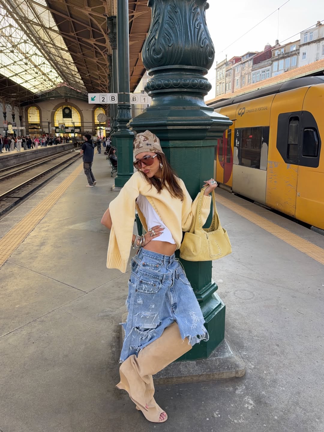 looks com salto anabela 
