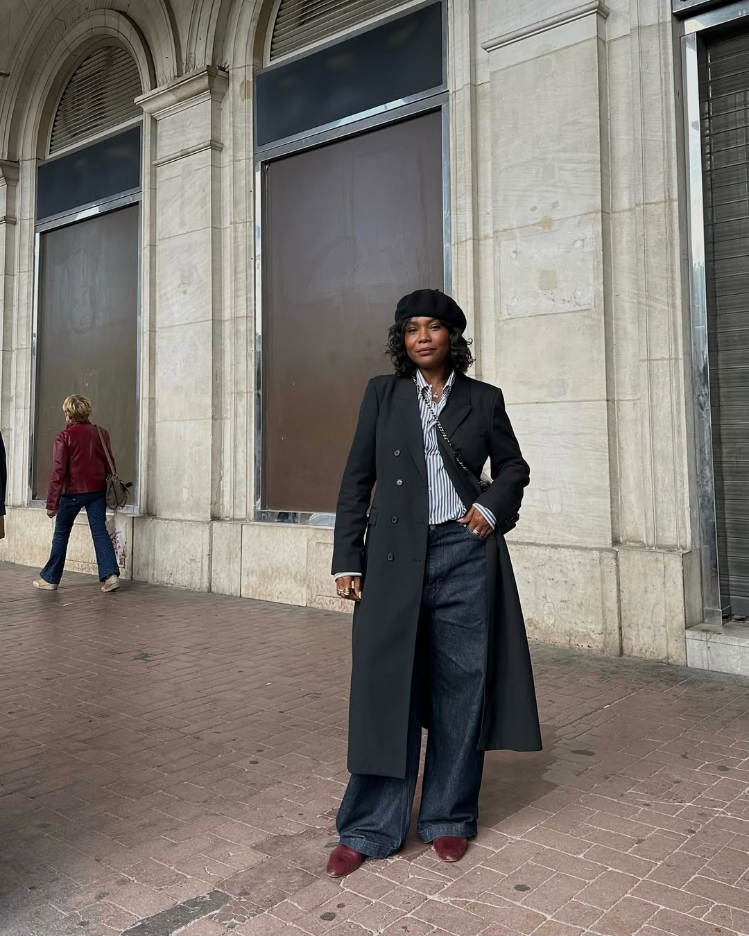 looks com sobretudo preto
