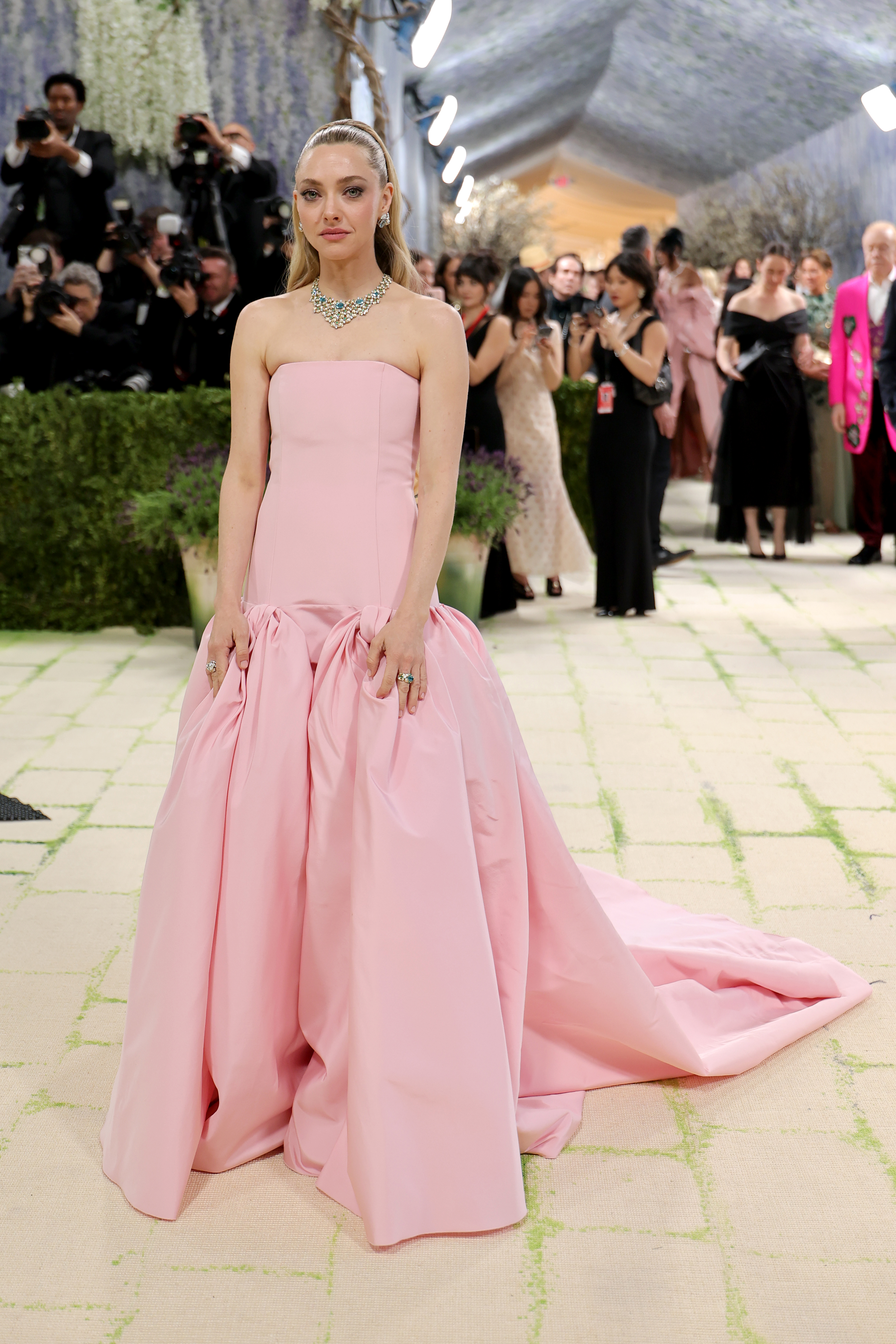 looks do met gala: Amanda Seyfried