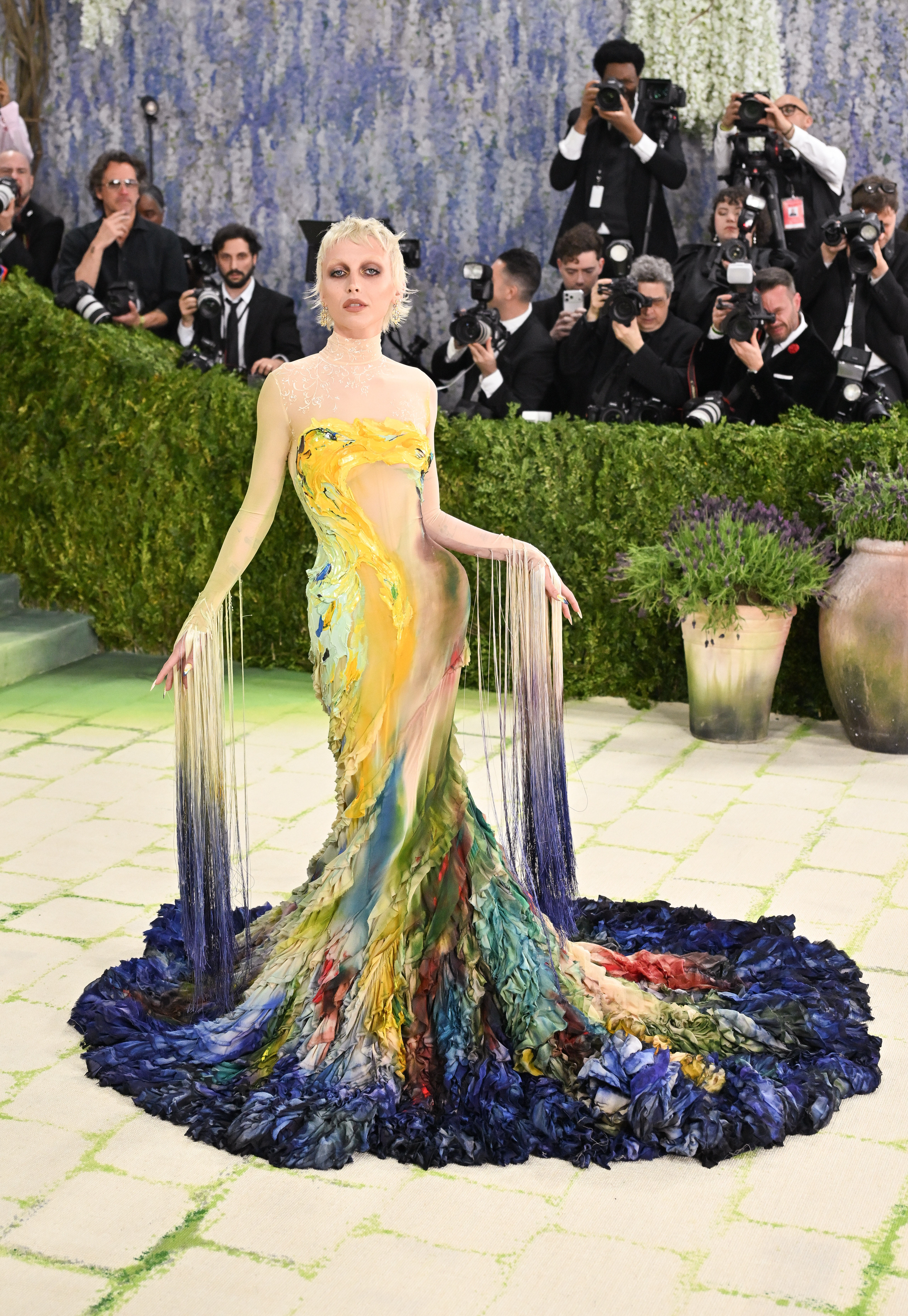 os looks do met gala 2026: emma chamberlain