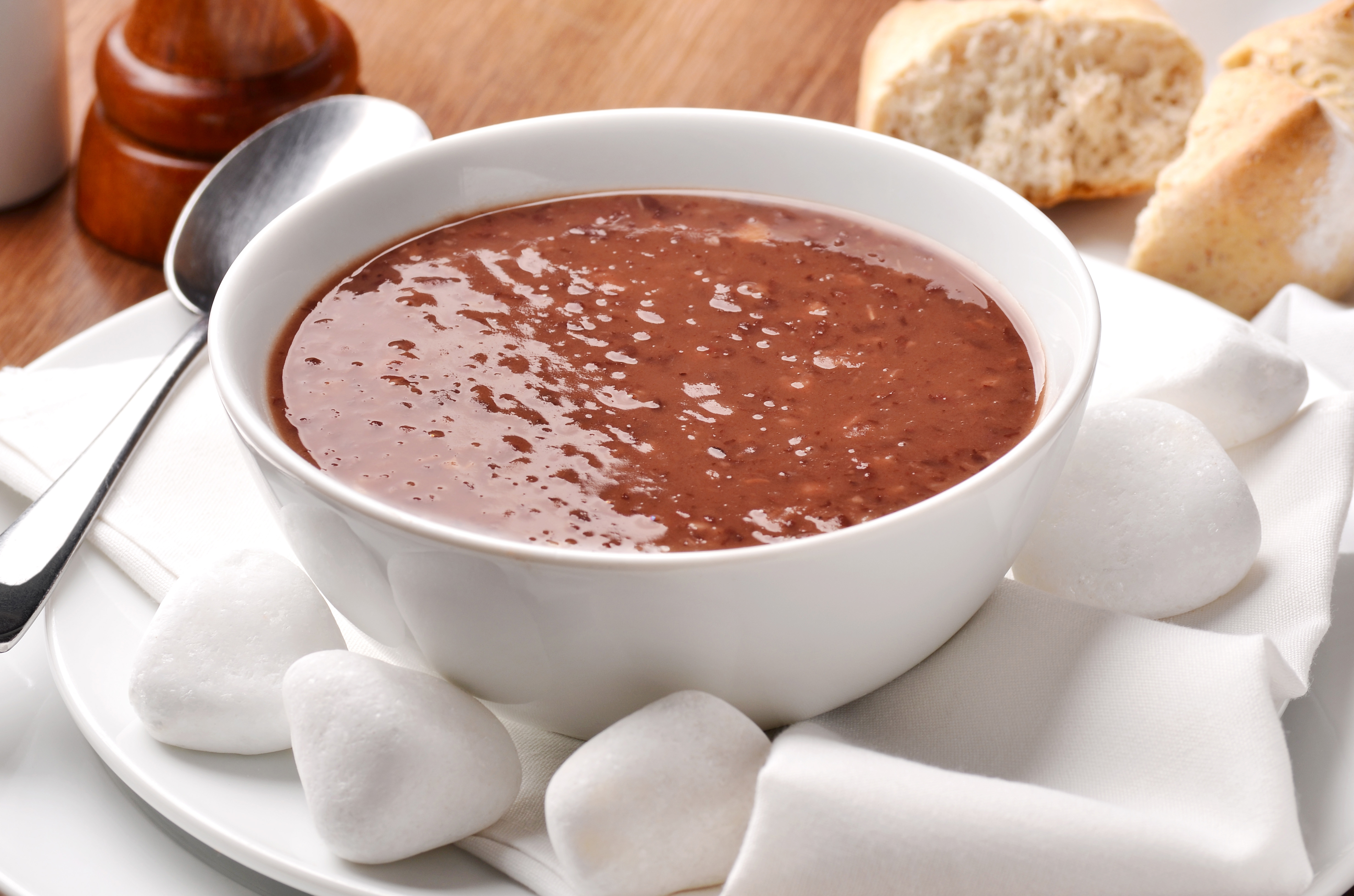 Esfriou? 5 receitas de sopas e caldos para um jantar confortável de inverno