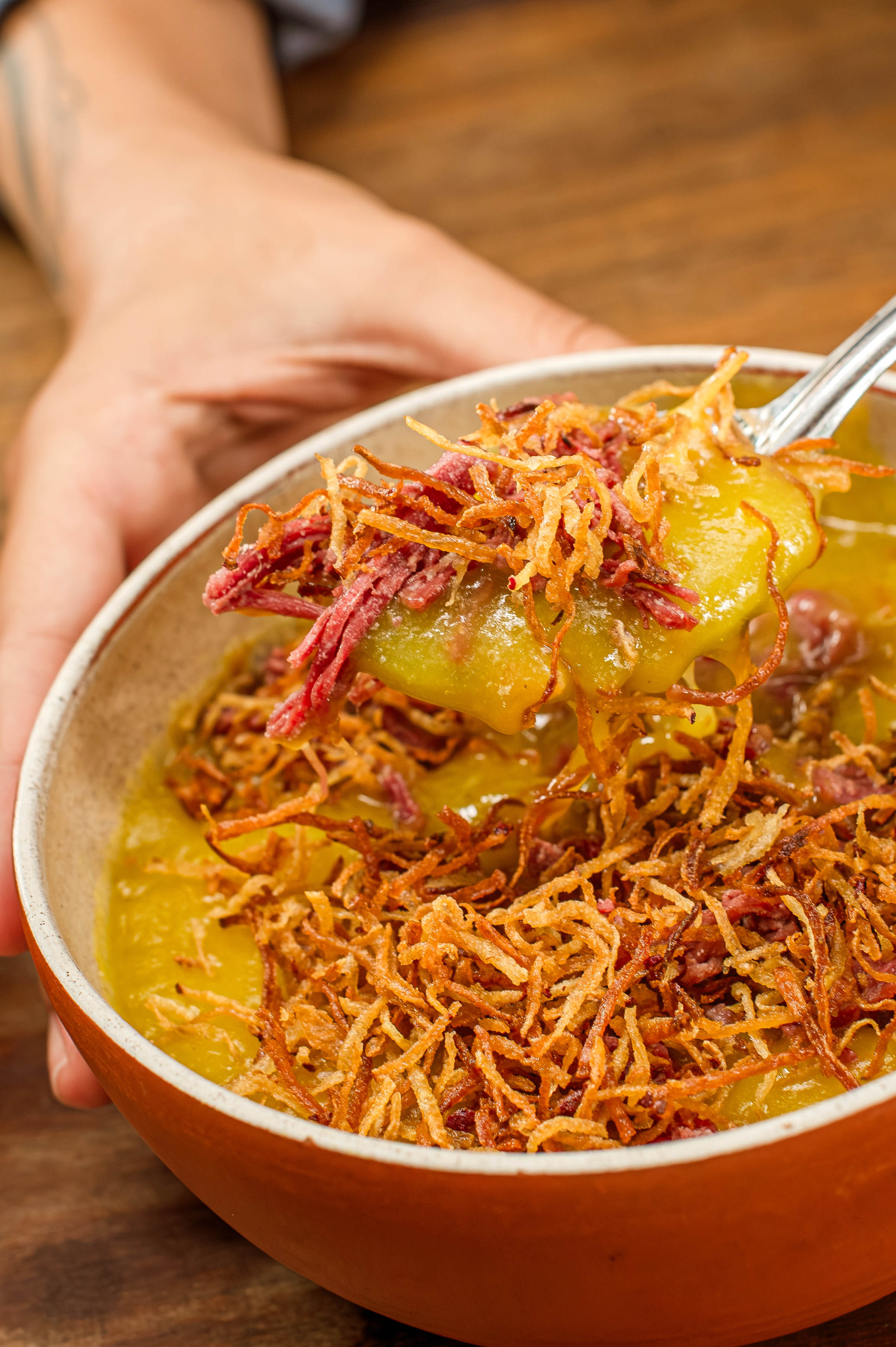Esfriou? 5 receitas de sopas e caldos para um jantar confortável de inverno
