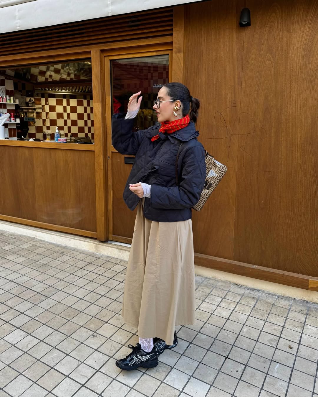 4 looks que mostram como usar a saia mídi no frio looks com saia mídi no frio