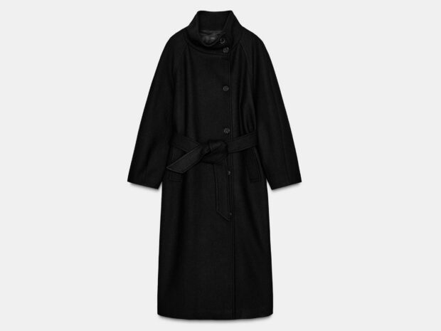 sobretudo preto 27mai26 Zara
