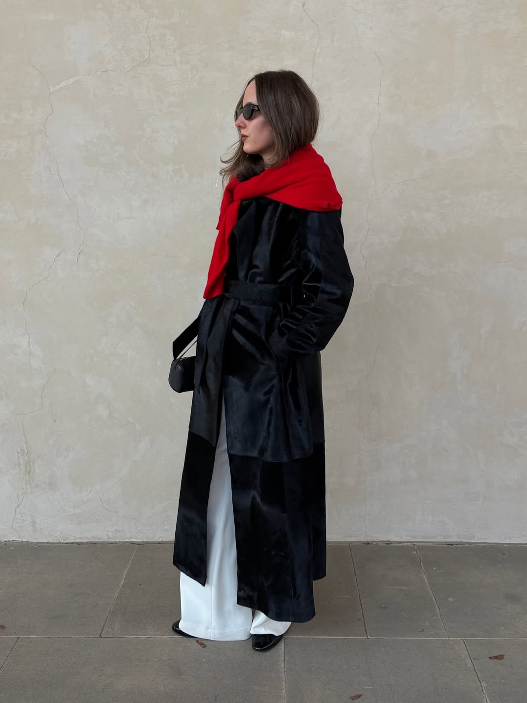 O suéter vermelho é o truque da vez para adicionar cor ao inverno look com suéter vermelho