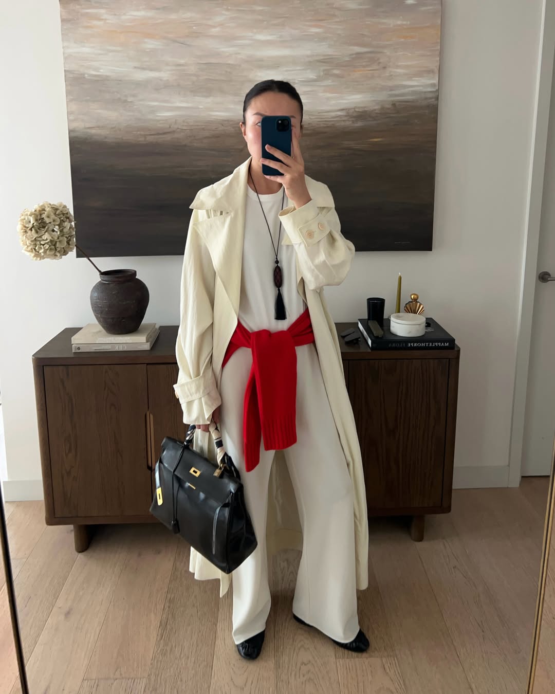 O suéter vermelho é o truque da vez para adicionar cor ao inverno look com suéter vermelho