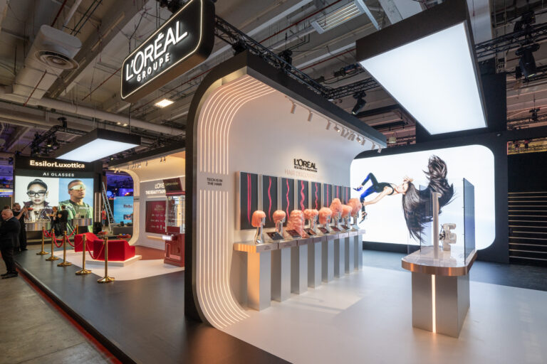 Nossa correspondente em Paris faz viagem no tempo com Grupo L’Oréal e desvenda a Odisseia da Beleza 20260617 VIVATECH 00285.jpg