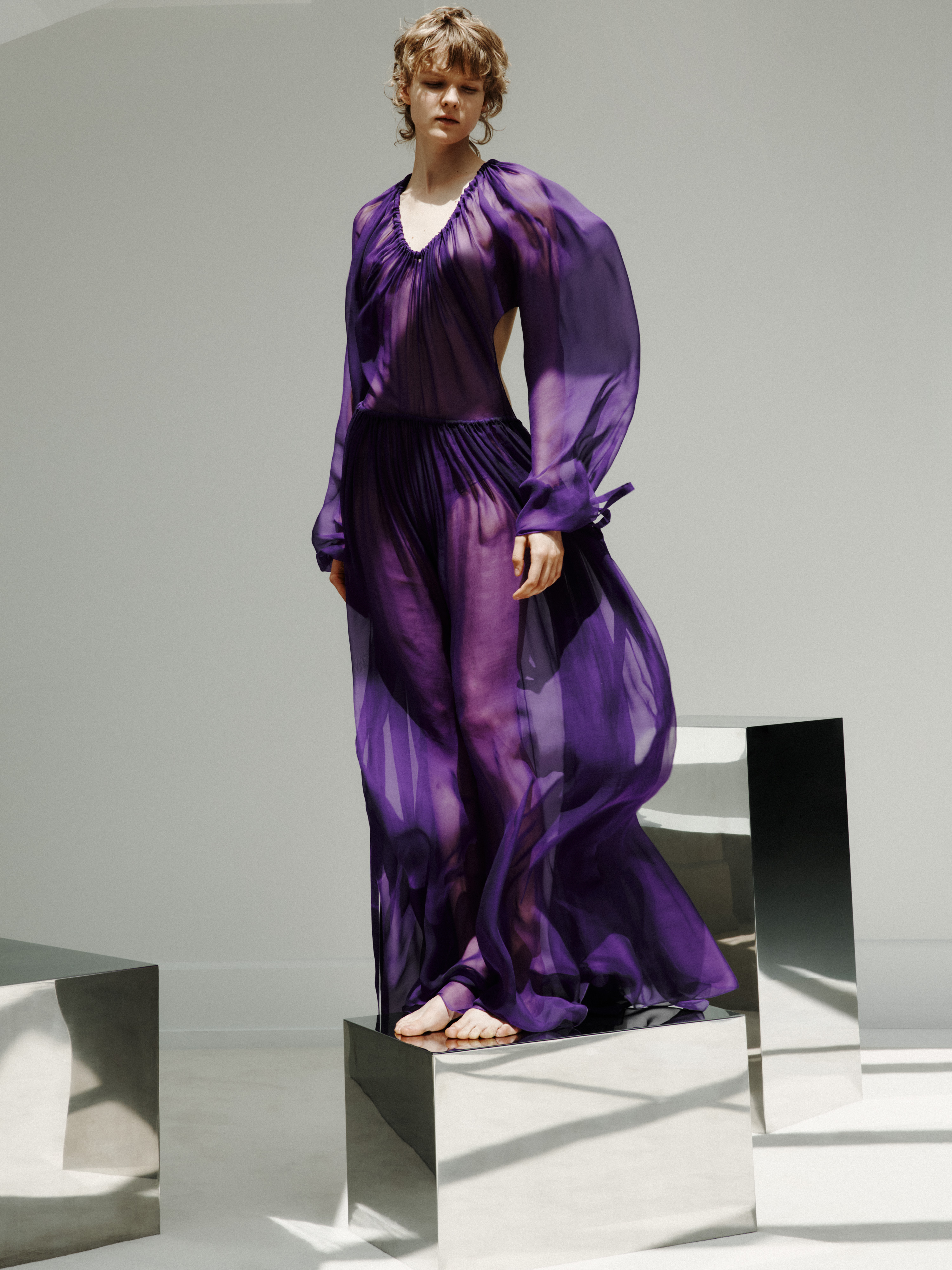 Sem tamanhos fixos, Balenciaga apresenta roupas ajustáveis em coleção de verão 2027 Balenciaga, verão 2027.
