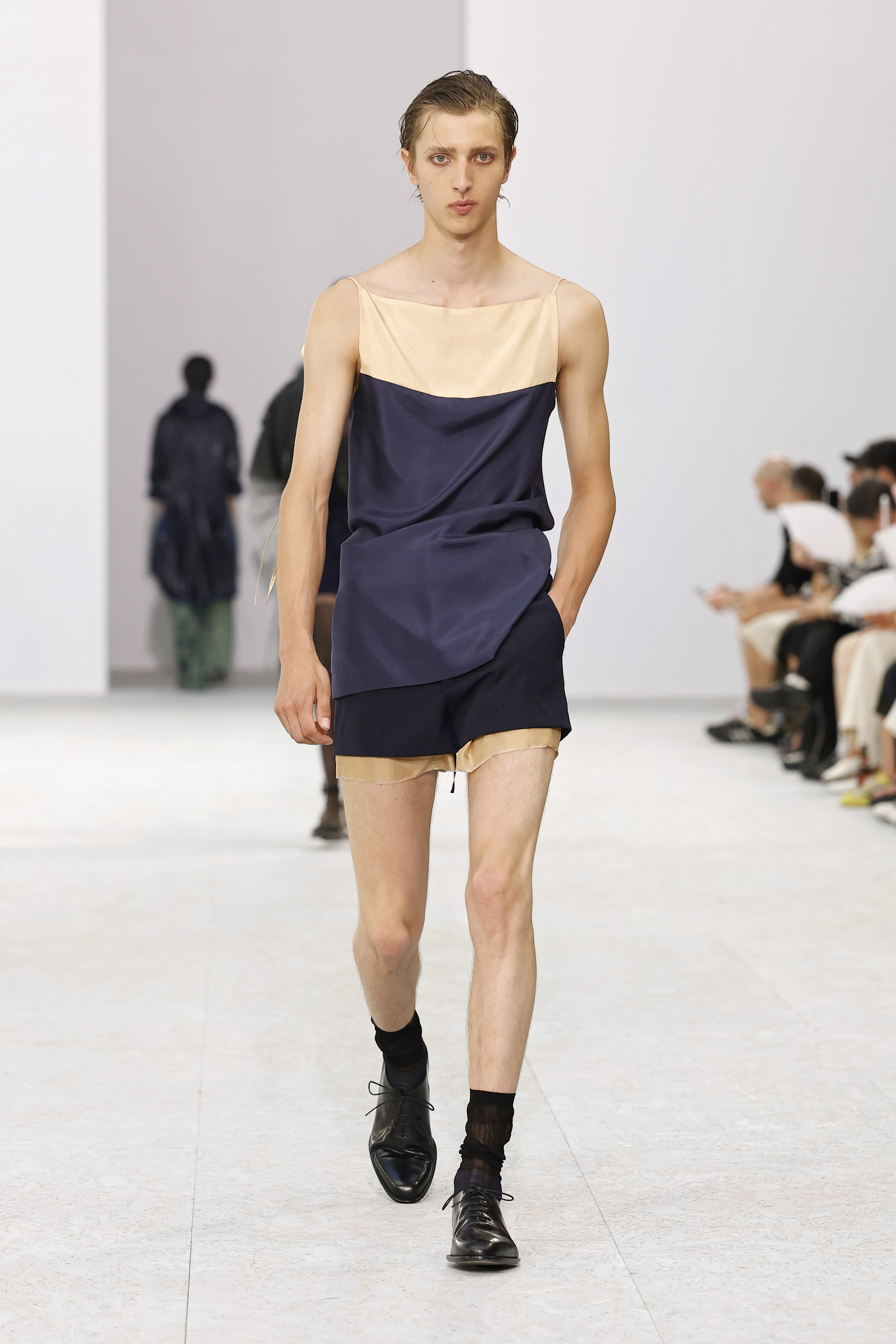 Dries Van Noten, verão 2027 masculino. 