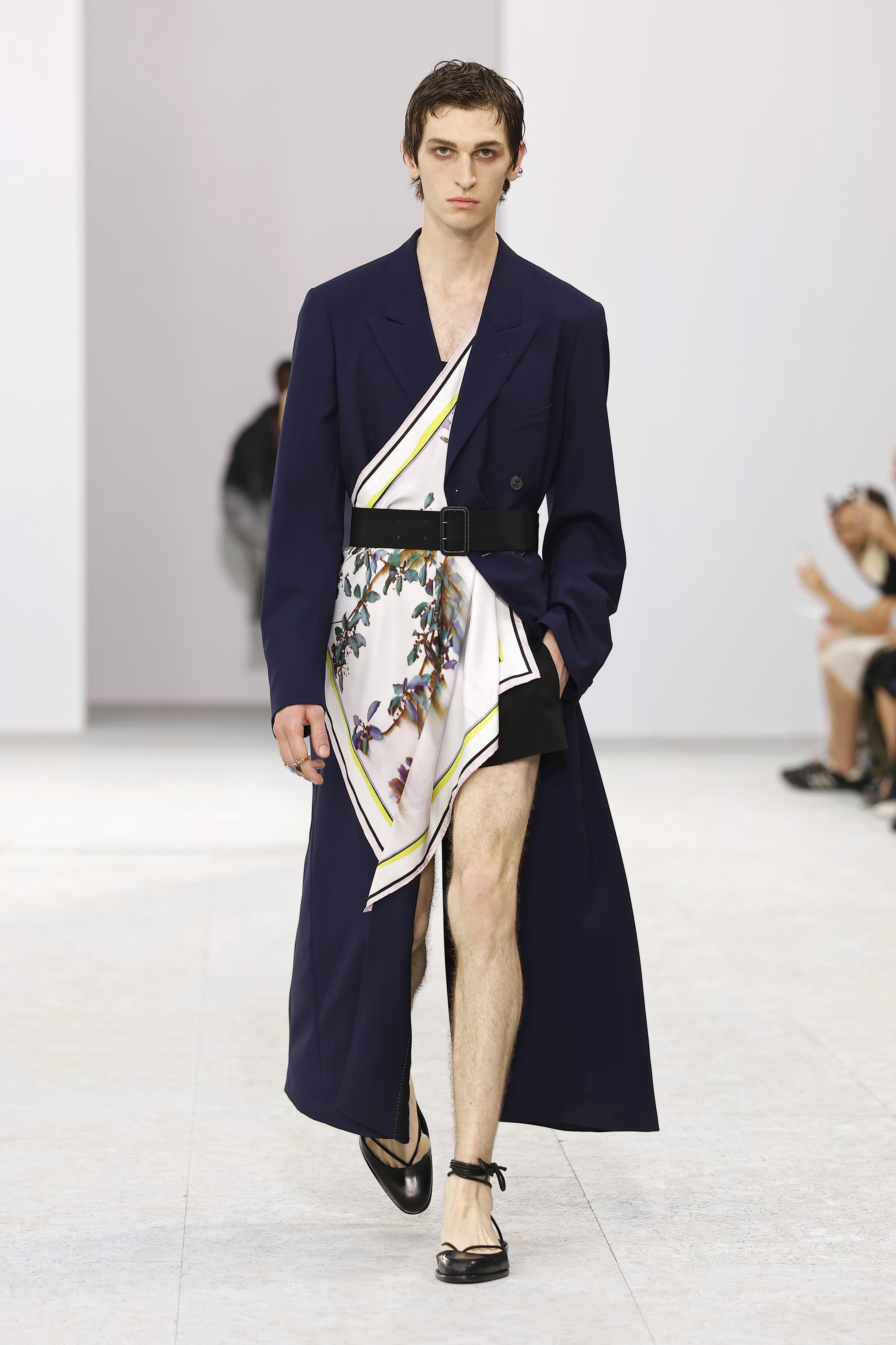 Dries Van Noten, verão 2027 masculino. 
