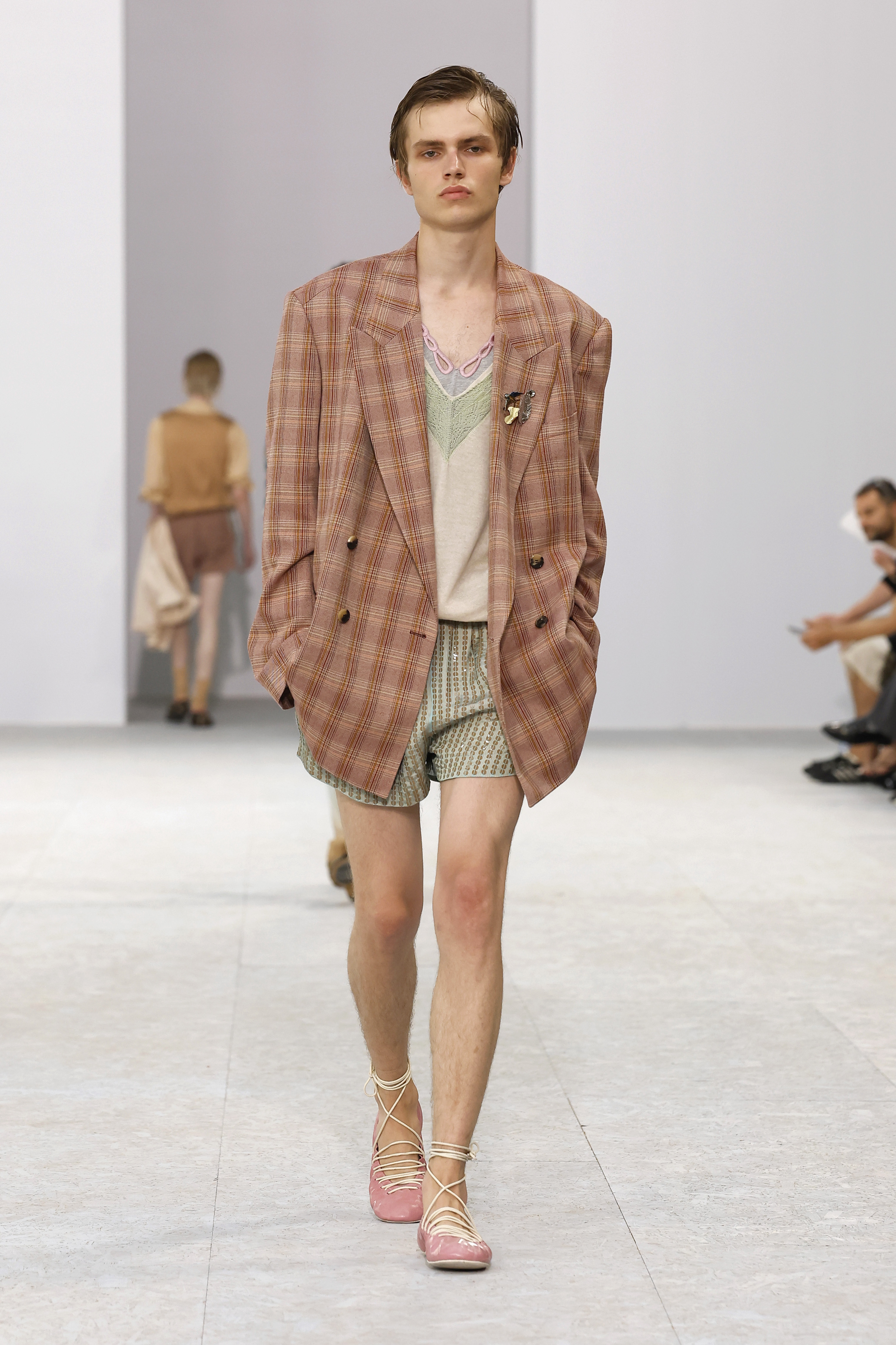 Dries Van Noten, verão 2027 masculino. 