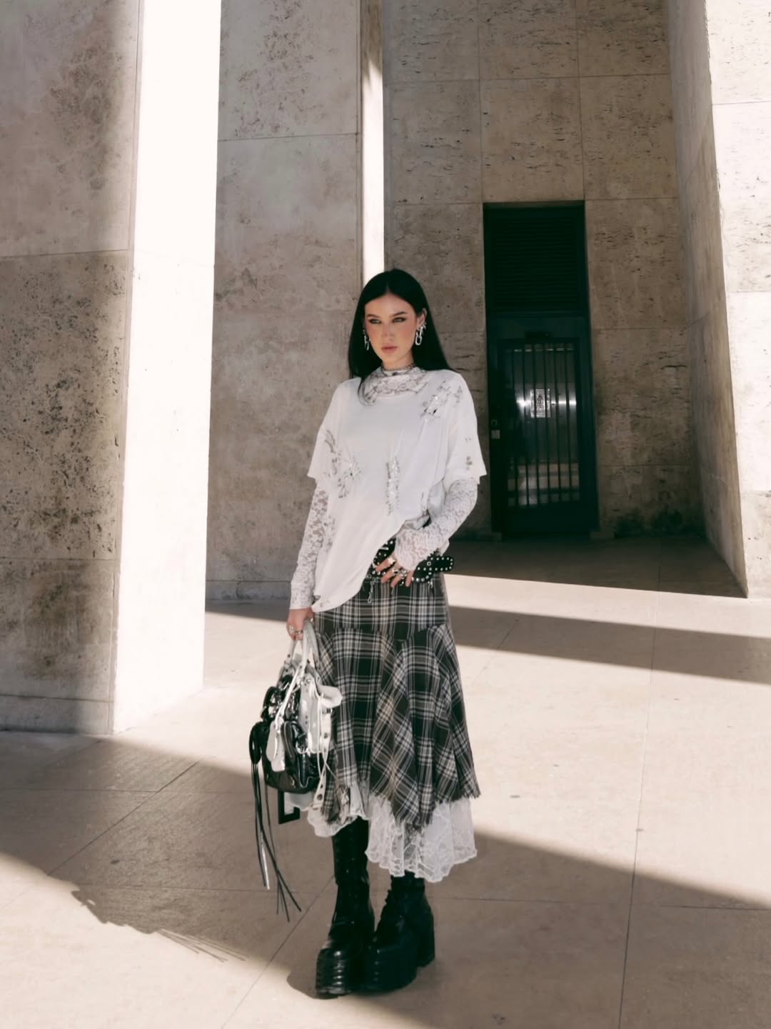 Os looks com coturno ainda são favoritos para o frio looks com coturno