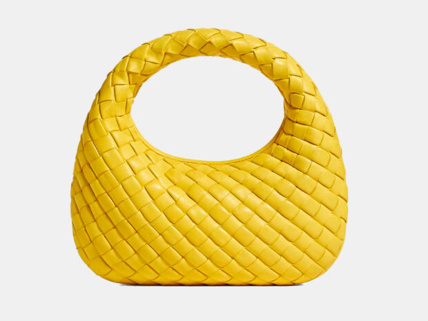 Looks para assistir a copa: 26 peças que vão além dos dias de jogo Looks para assistir a copa 22jun26 Bottega Veneta