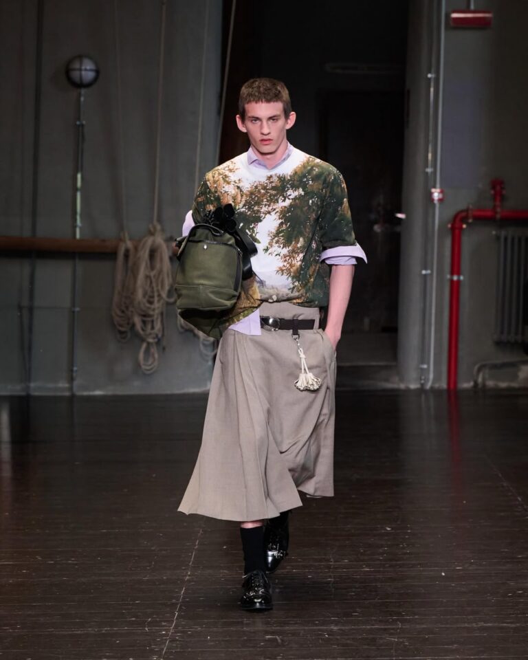 Simone Rocha SS27 Menswear Look 26 JOEA long sleeved jersey t shirt printed with a Florentine vi