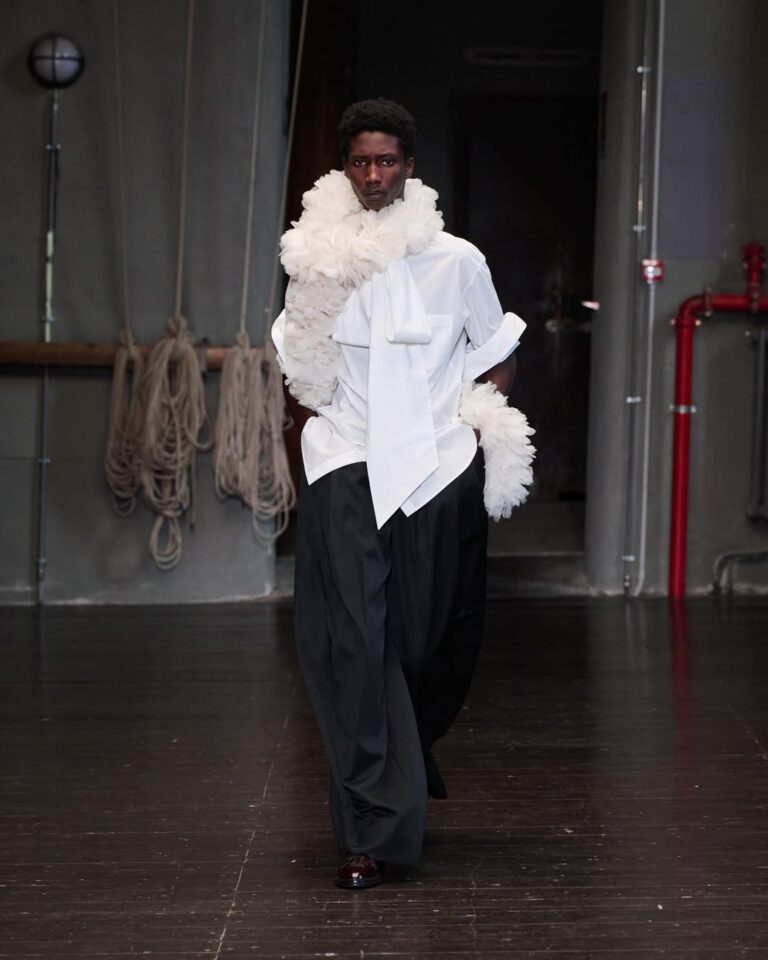 Simone Rocha SS27 Menswear Look 27 LAUGE A sleeveless sweater in wool with floral ‘Fairisle int 1