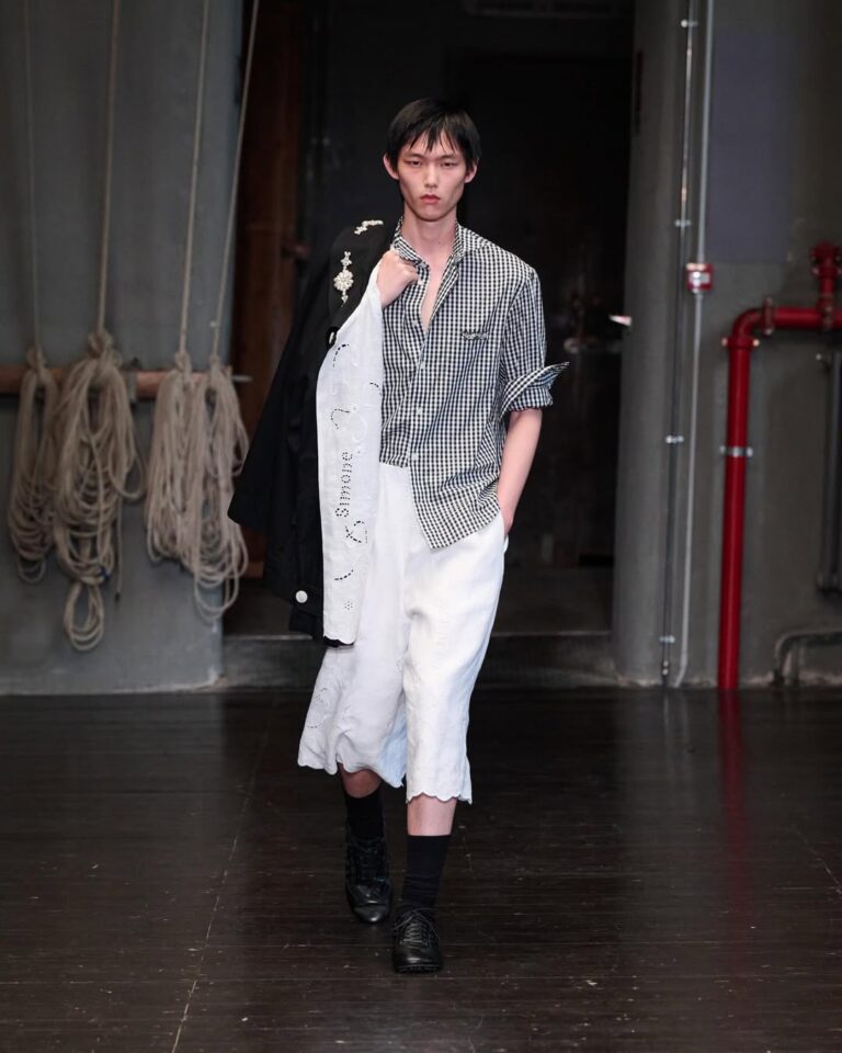 Simone Rocha SS27 Menswear Look 9 AMEDEO A rugby jersey in cotton jersey and silk satin with cot 2