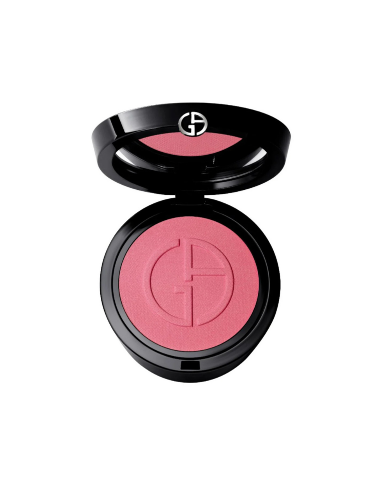 O retorno do blush em pó: 4 maquiadoras explicam por que apostar (de novo!) na categoria blush em pó