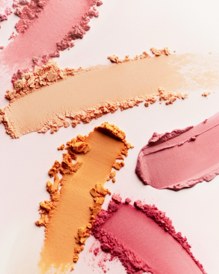 O retorno do blush em pó: 4 maquiadoras explicam por que apostar (de novo!) na categoria blush em pó (7)