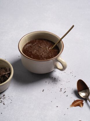 Esta receita de chocolate quente cremoso vai aquecer sua alma