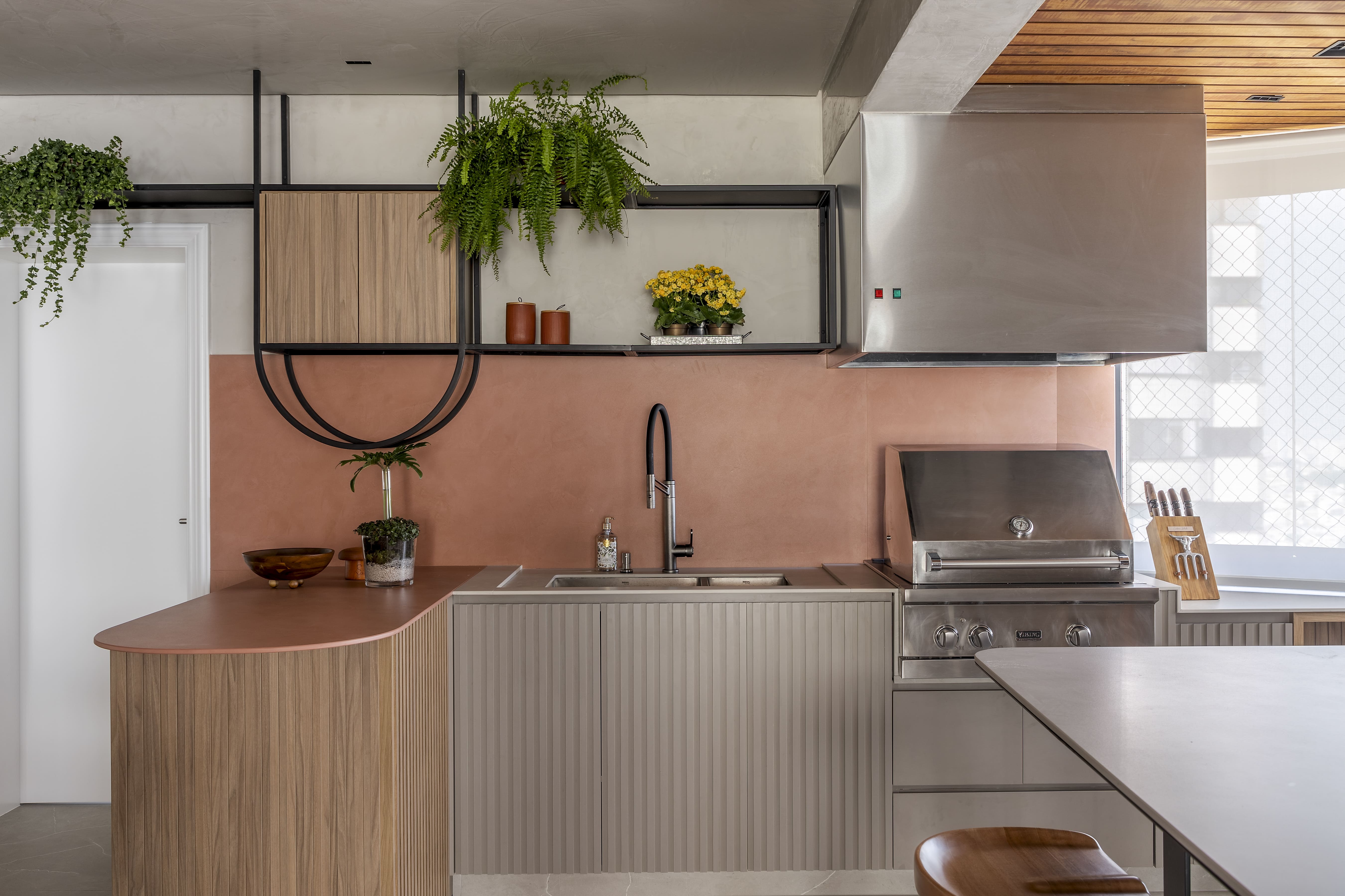 5 maneiras de criar um espaço com churrasqueira em apartamento