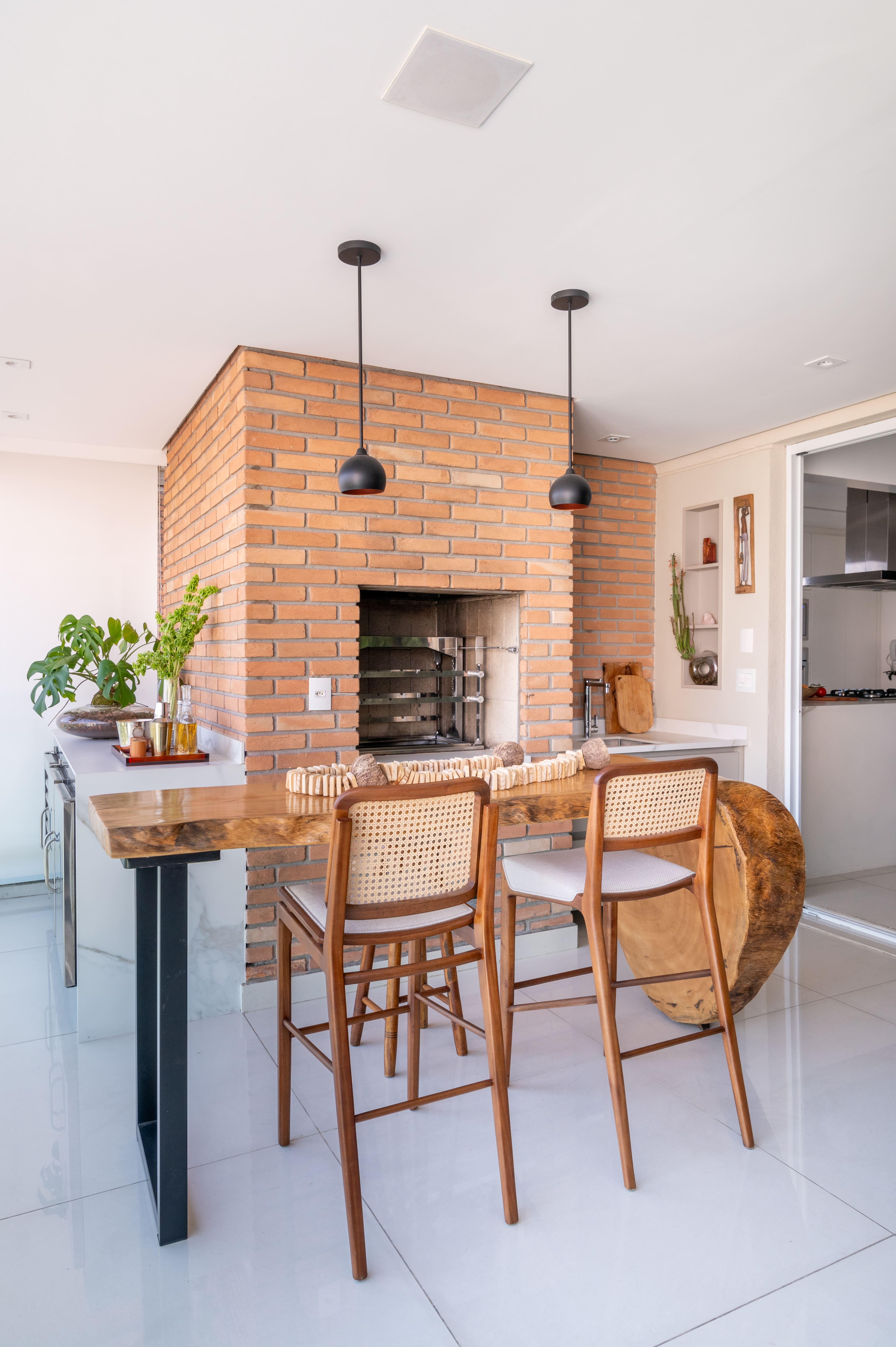 5 maneiras de criar um espaço com churrasqueira em apartamento