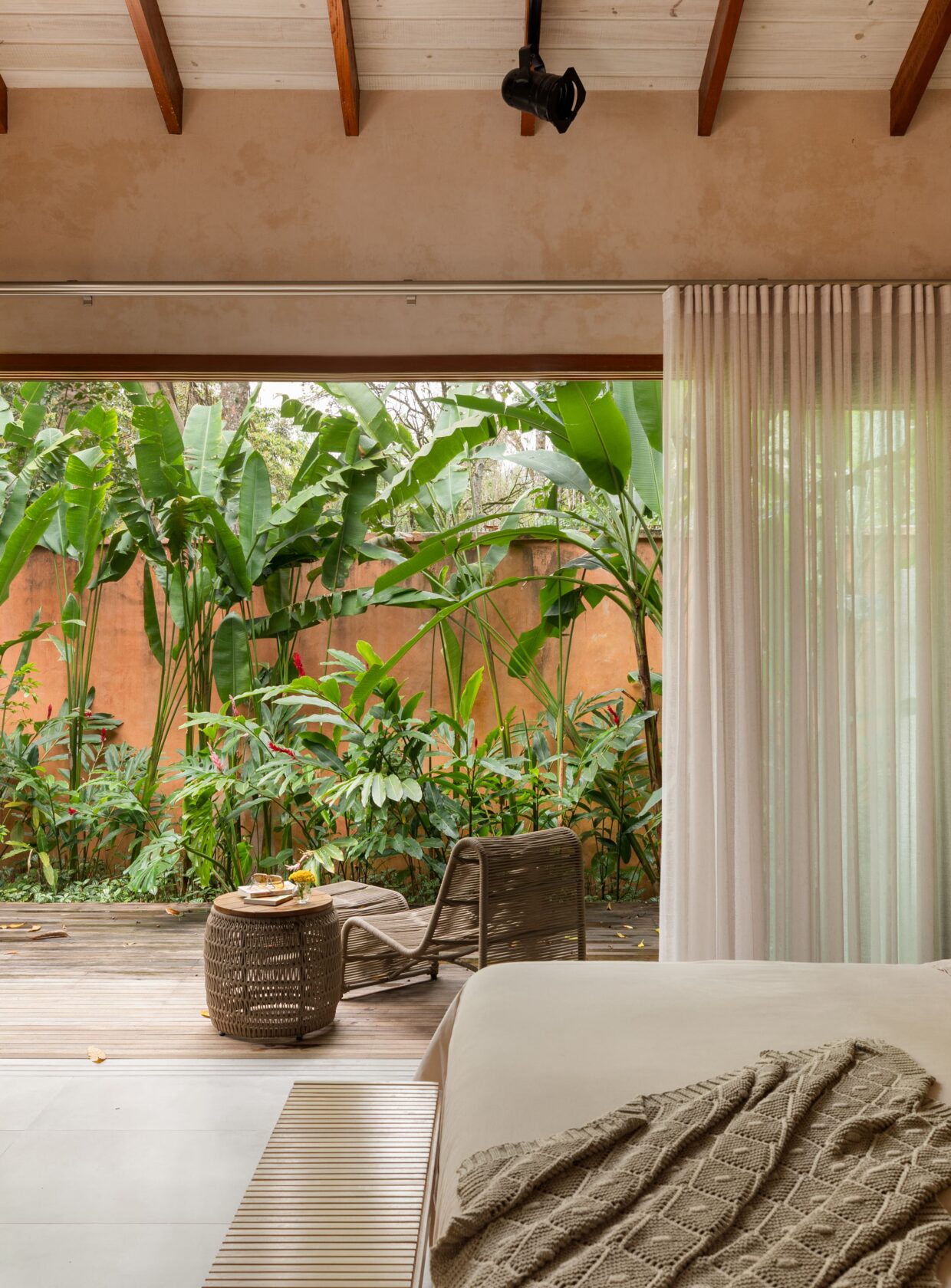 5 inspirações para criar seu próprio jardim na varanda