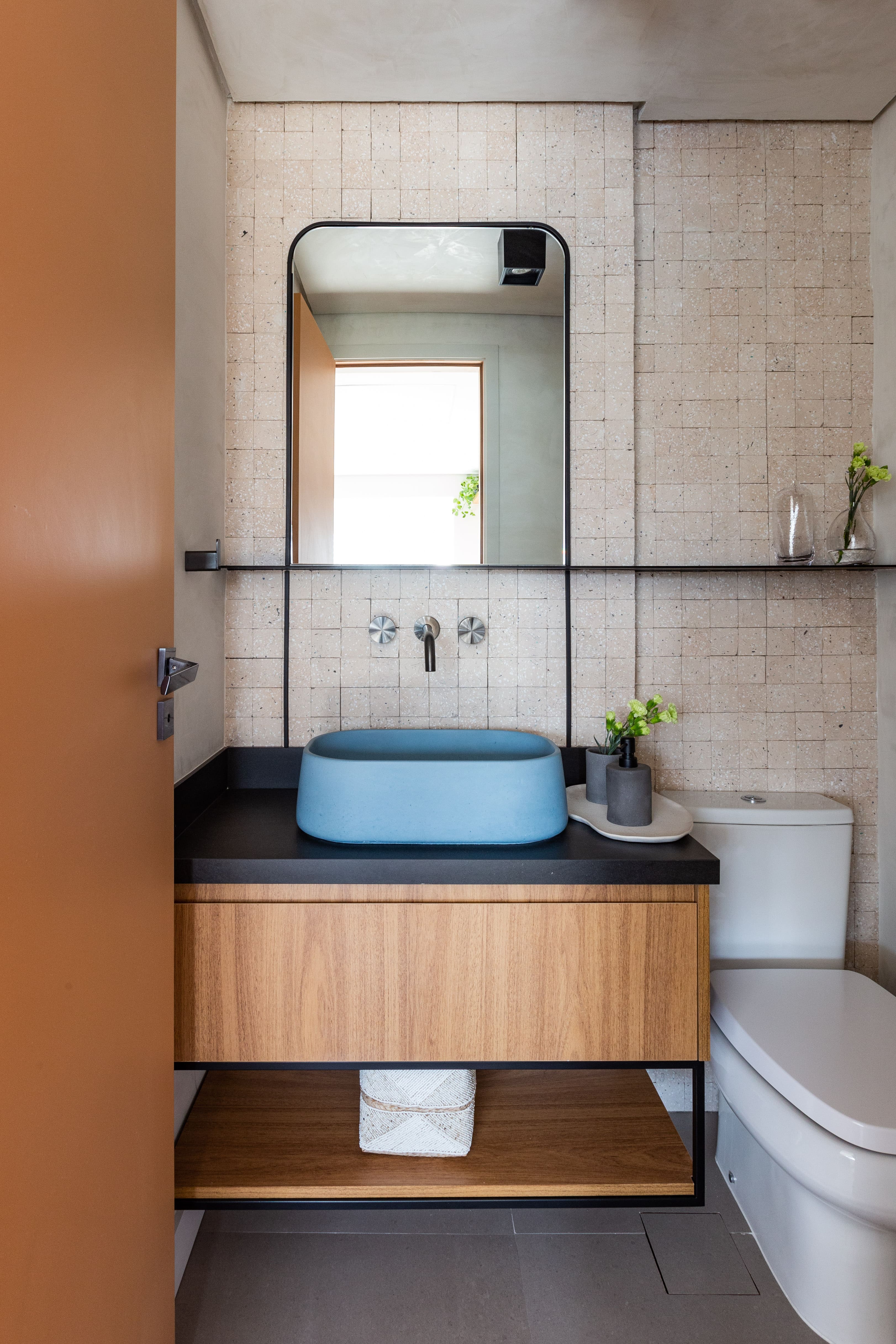 Lavabo pequeno? 6 soluções criativas que ampliam o espaço Lavabo pequeno? 6 soluções criativas que ampliam o espaço