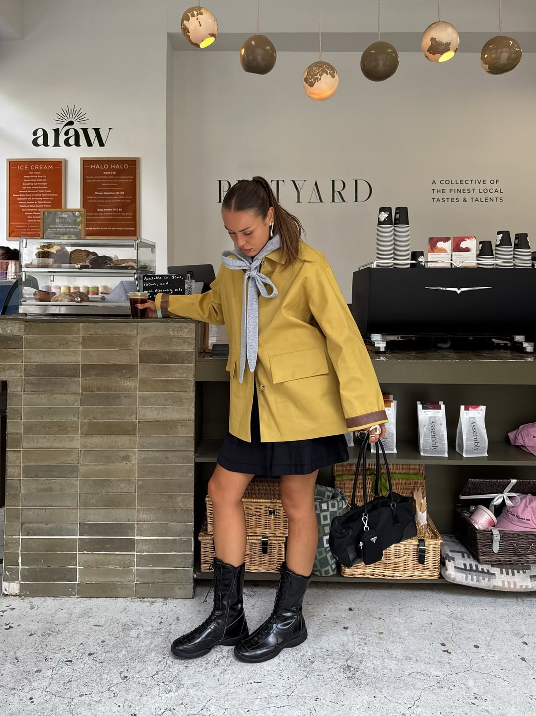 Os looks com coturno ainda são favoritos para o frio looks com coturno