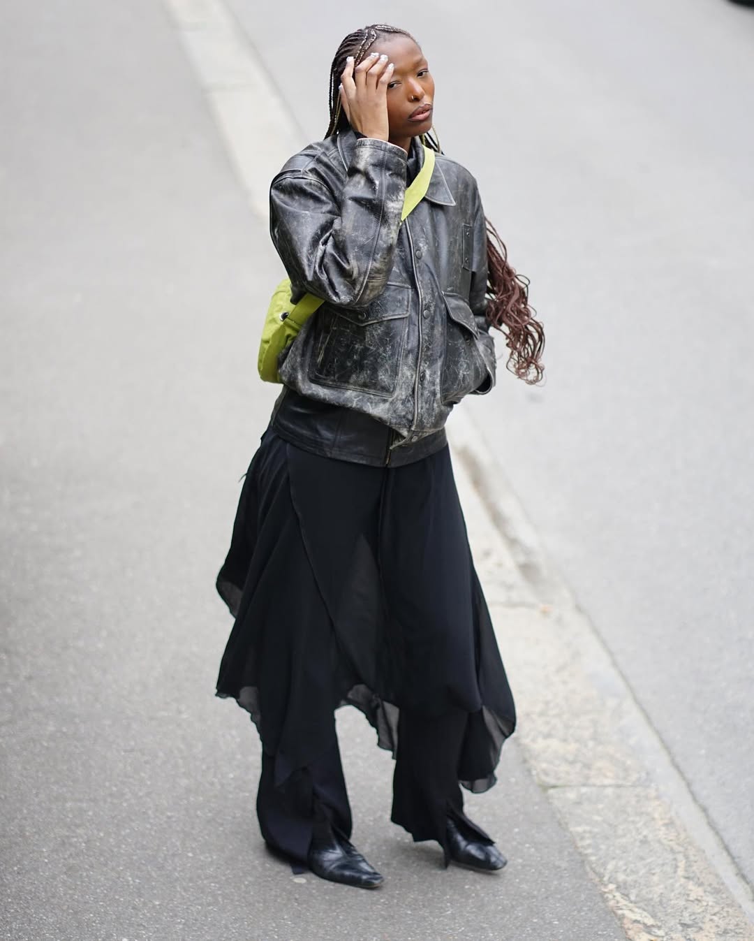 4 looks que mostram como usar a saia mídi no frio looks com saia mídi no inverno