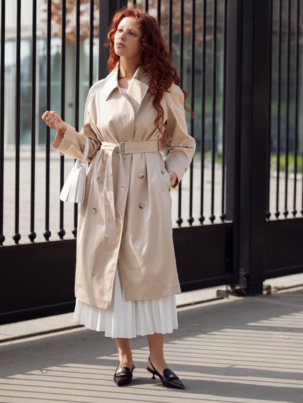 Na dúvida de quais sapatos usar nos looks com saia plissada? Estas 4 opções funcionam looks com saia plissada